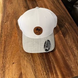 Travis Mathew hat NWT